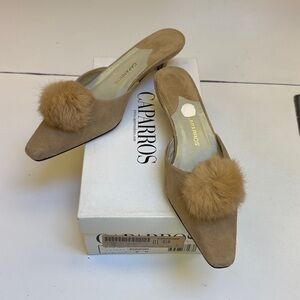 Caparros Tan
Suede Mules kitten, heels, with real fur Pom Poms sz 8 👀and READ